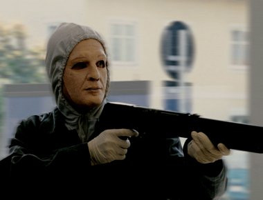 Mε επαγγελματική ακρίβεια λήστεψαν την τράπεζα στον Πειραιά - Έριξαν χλωρίνη για να σβήσουν τα ίχνη τους